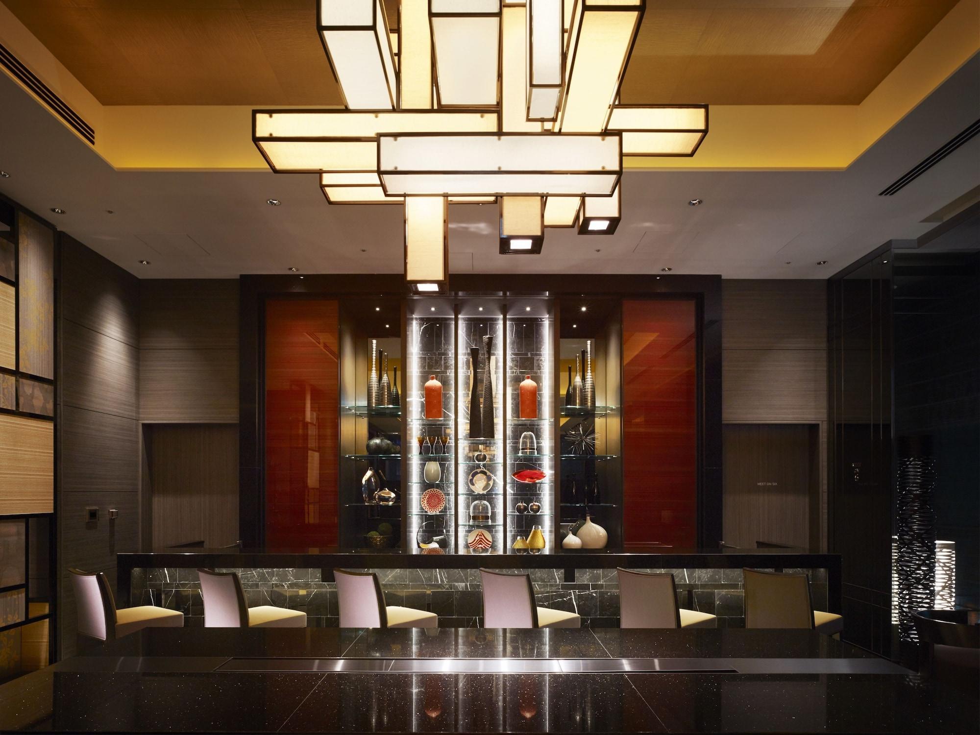 Oakwood Premier Tokyo Hotell Eksteriør bilde The bar at the lobby