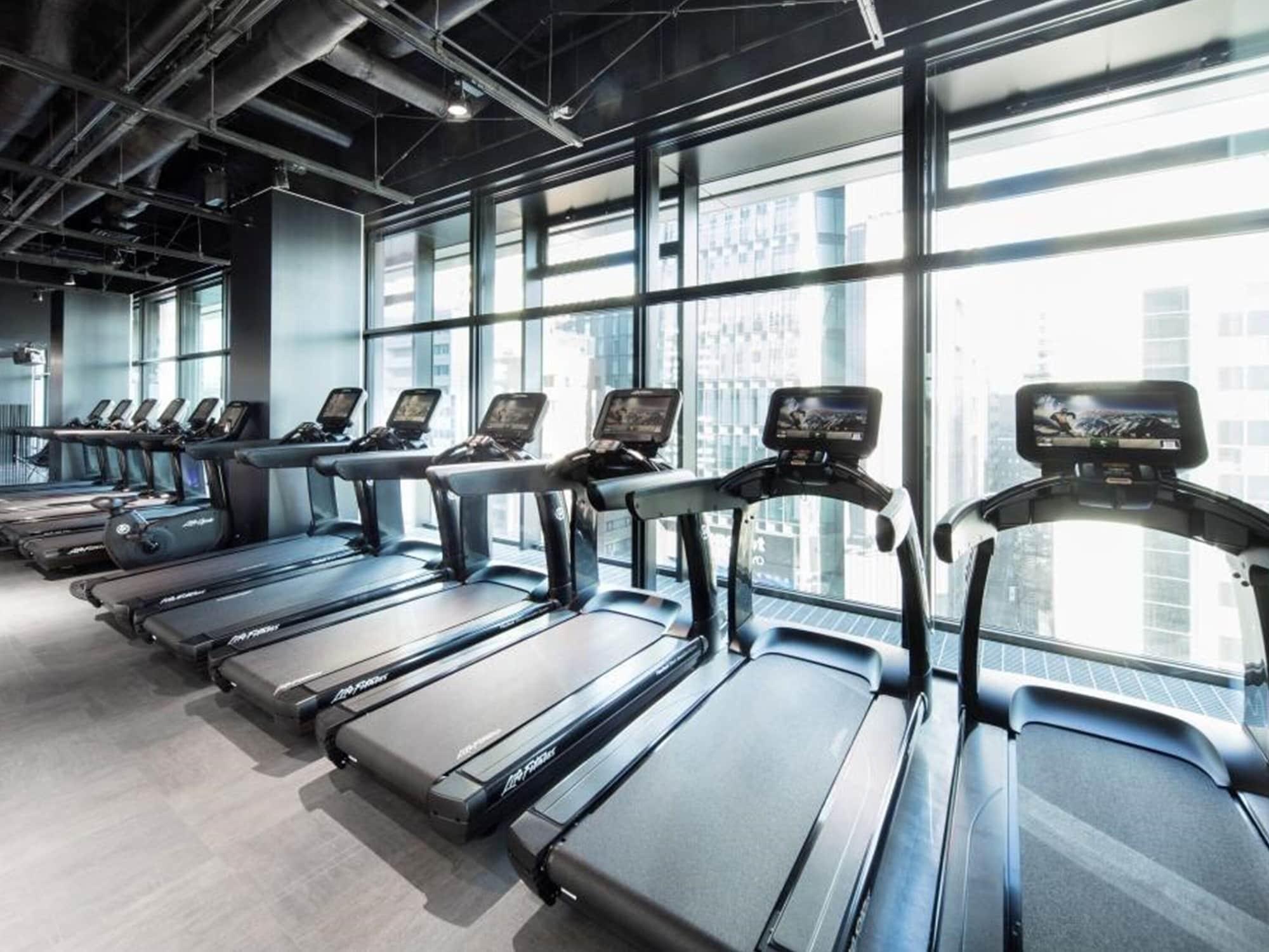 Oakwood Premier Tokyo Hotell Eksteriør bilde The gym at the 1000m² sports and wellness centre