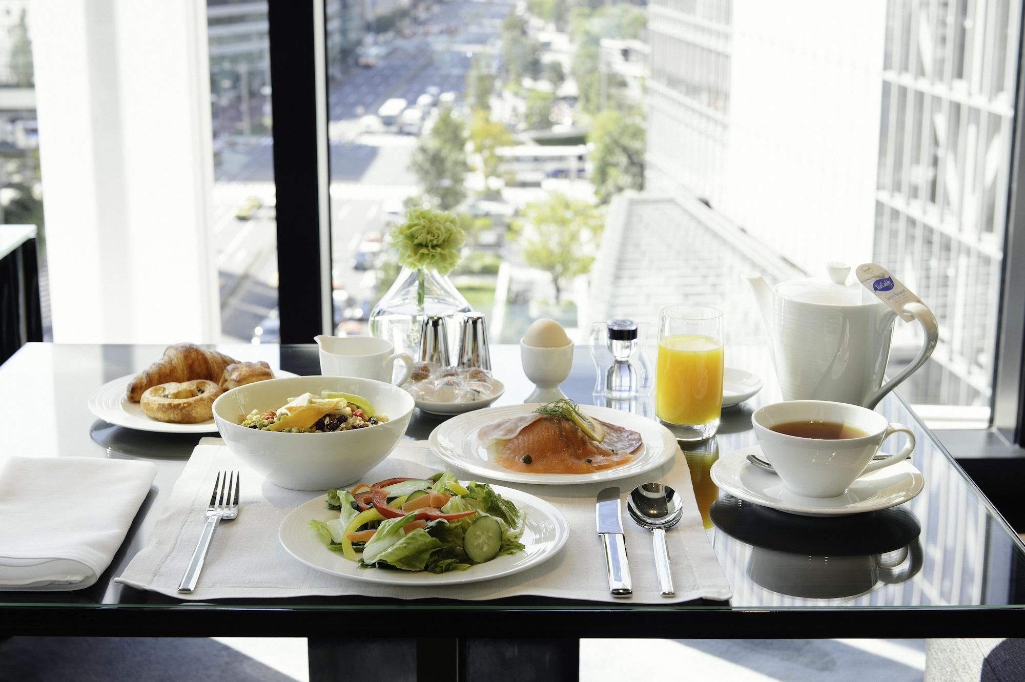 Oakwood Premier Tokyo Hotell Eksteriør bilde A breakfast table