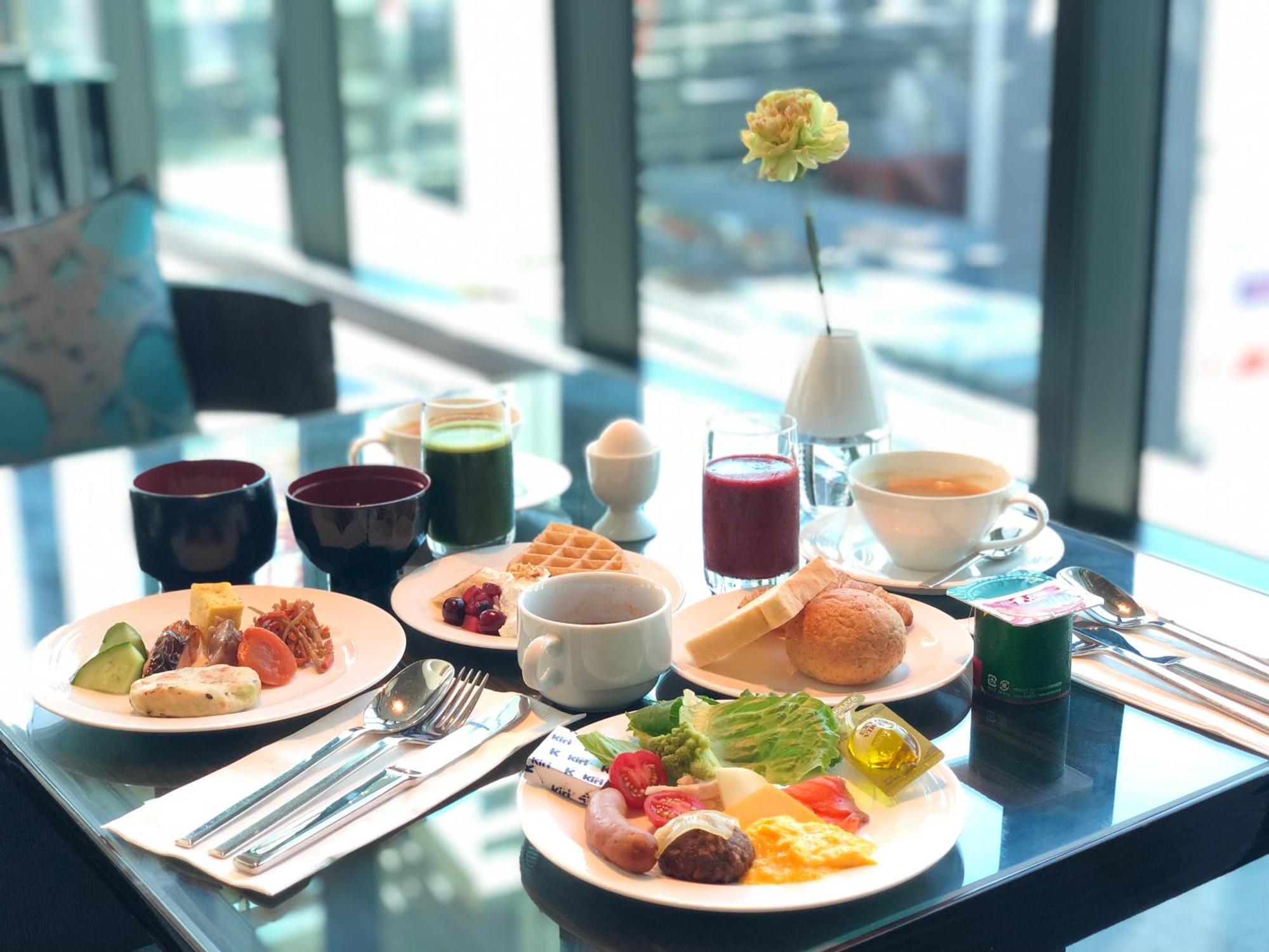Oakwood Premier Tokyo Hotell Eksteriør bilde A breakfast at the lounge