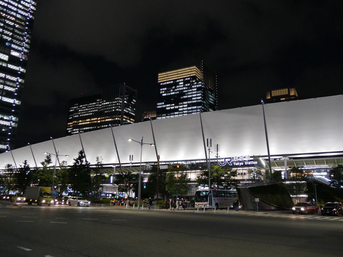Oakwood Premier Tokyo Hotell Eksteriør bilde The station at night