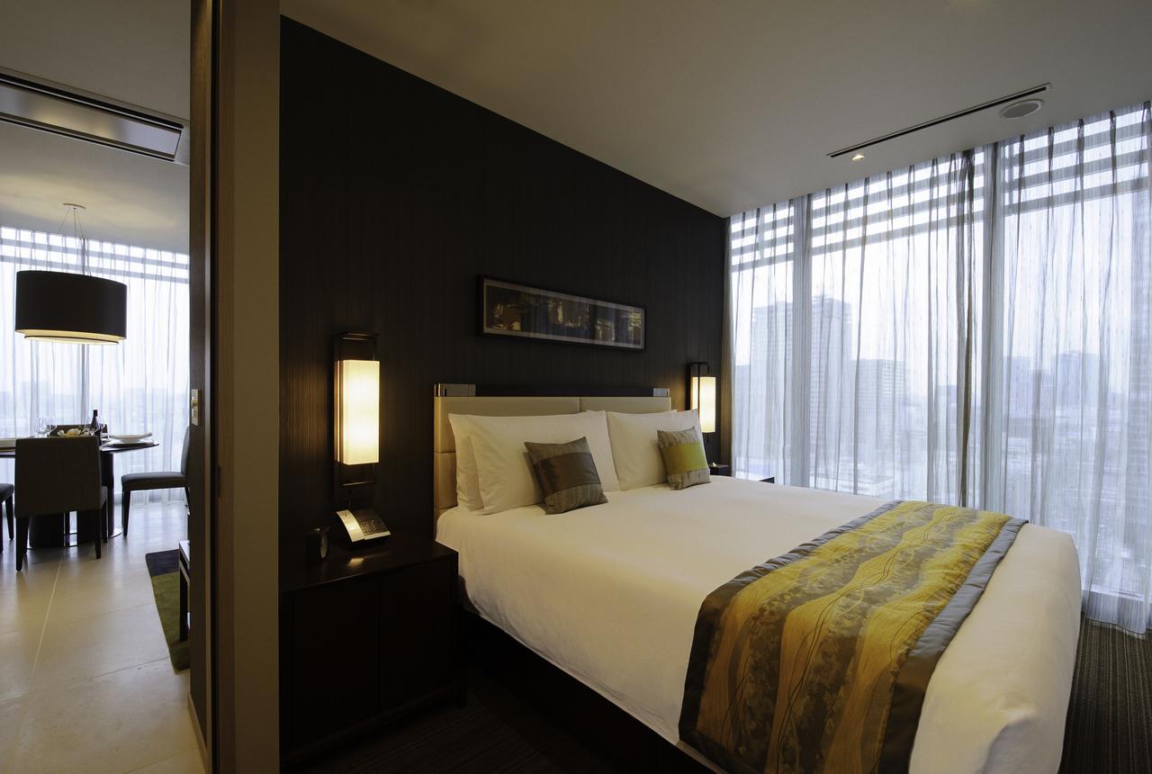 Oakwood Premier Tokyo Hotell Eksteriør bilde A bedroom at the Park Hyatt Hyderabad